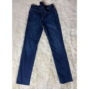 EUC Women’s Dark Blue Levi’s Mid Rise Straight Size 6M W28 L32